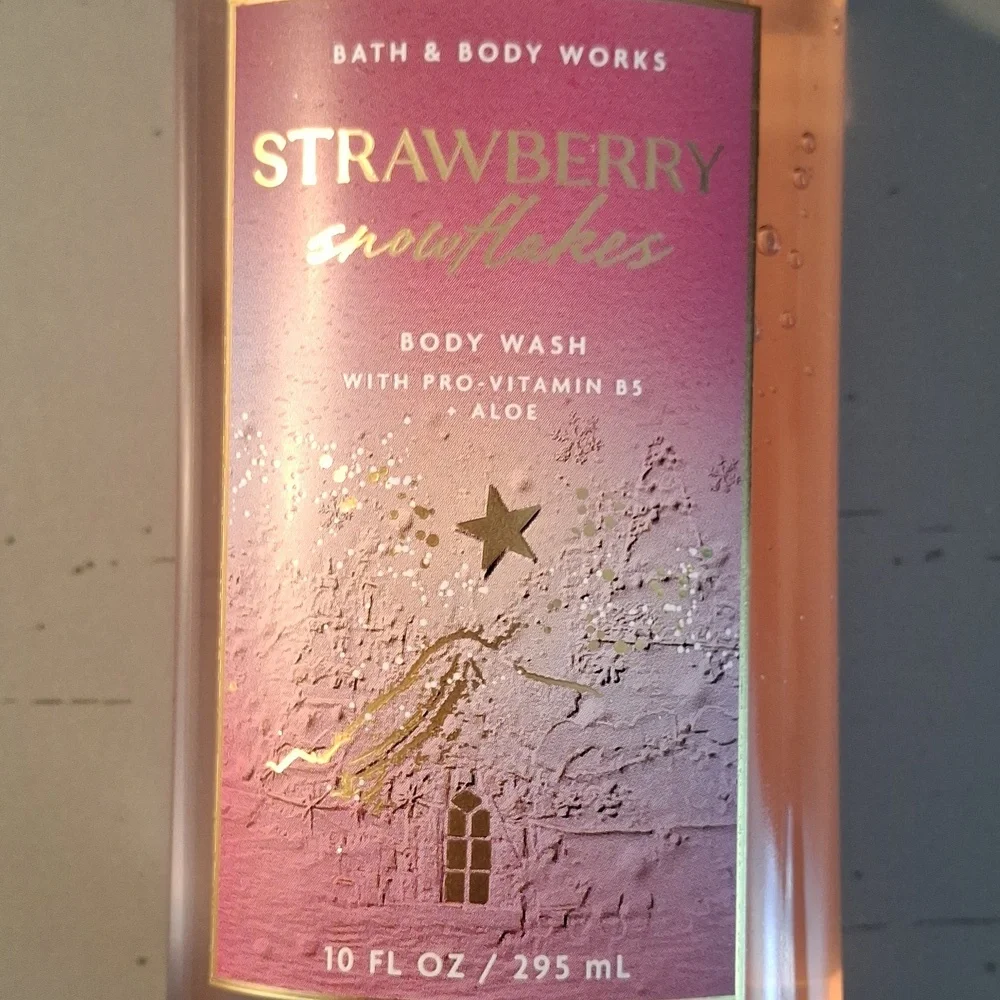 Bath & Body Strawberry Snowflakes Bodywash - Picture 3 of 6